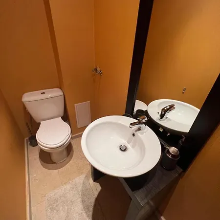 Two Bedroom 5 Minutes From The Apartament