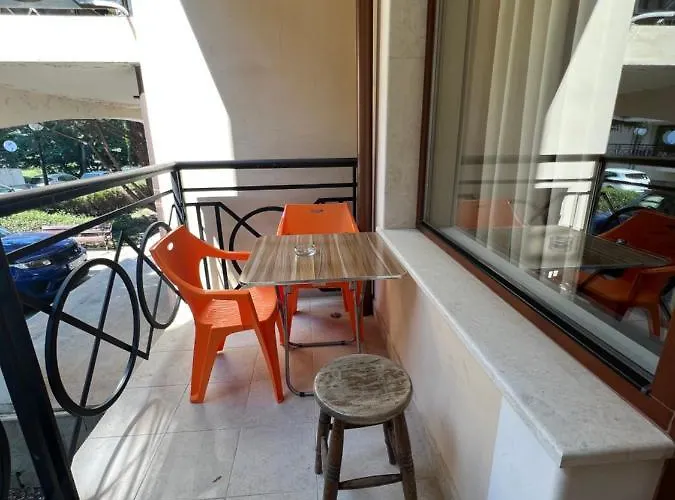 Two Bedroom 5 Minutes From The *