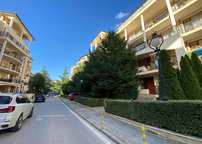 Two Bedroom 5 Minutes From The Apartment *