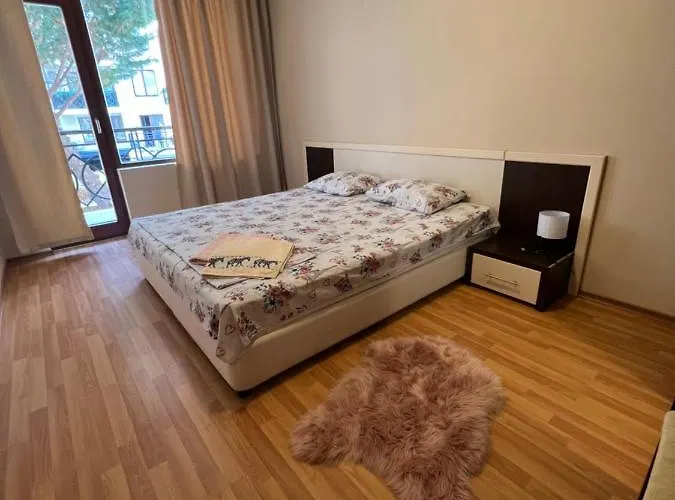 Two Bedroom 5 Minutes From The Apartment *